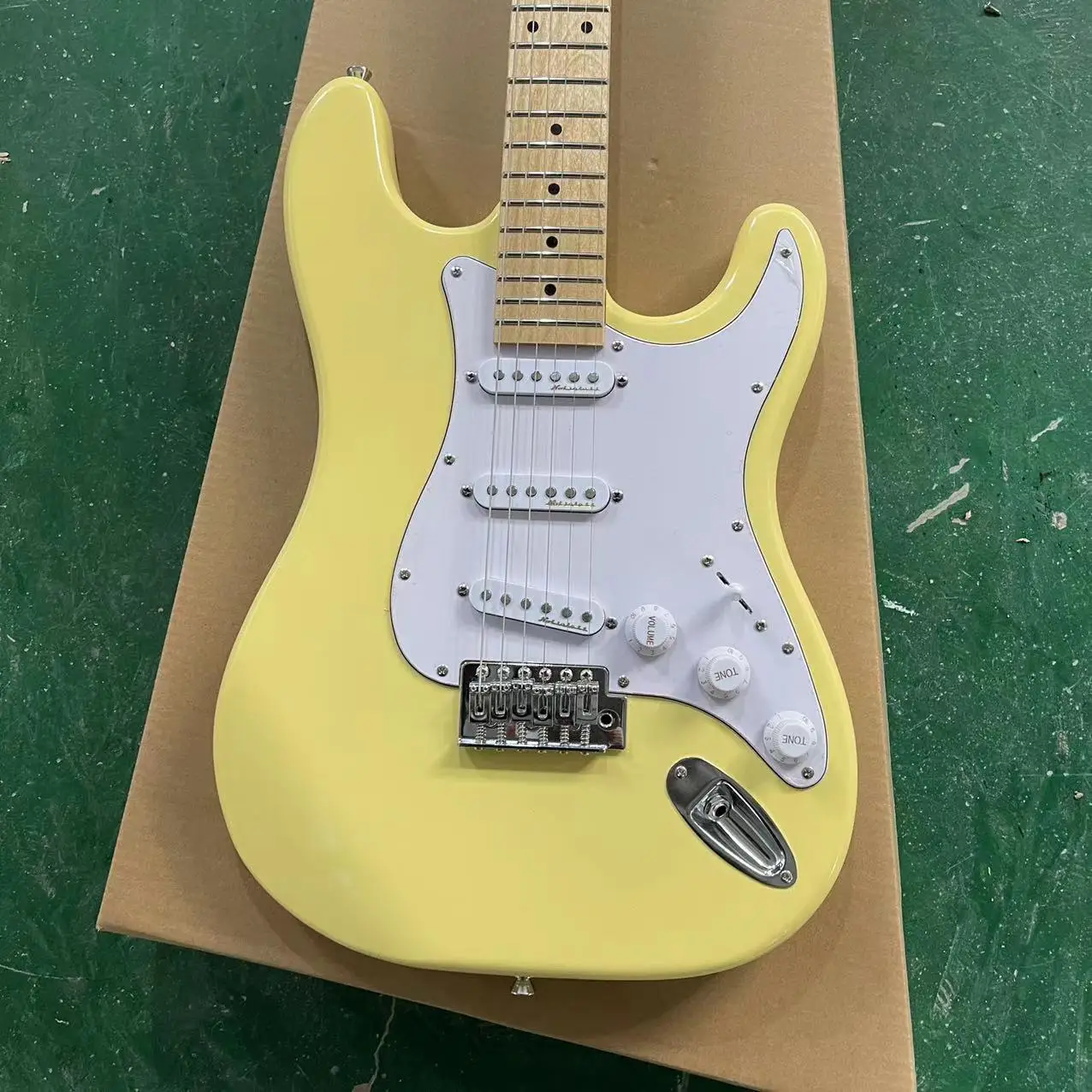 ST divisão de guitarra elétrica, corpo amarelo, único único cartucho, branco guarda conselho, único roqueiro acorde conselho, maple escala Imagem 1